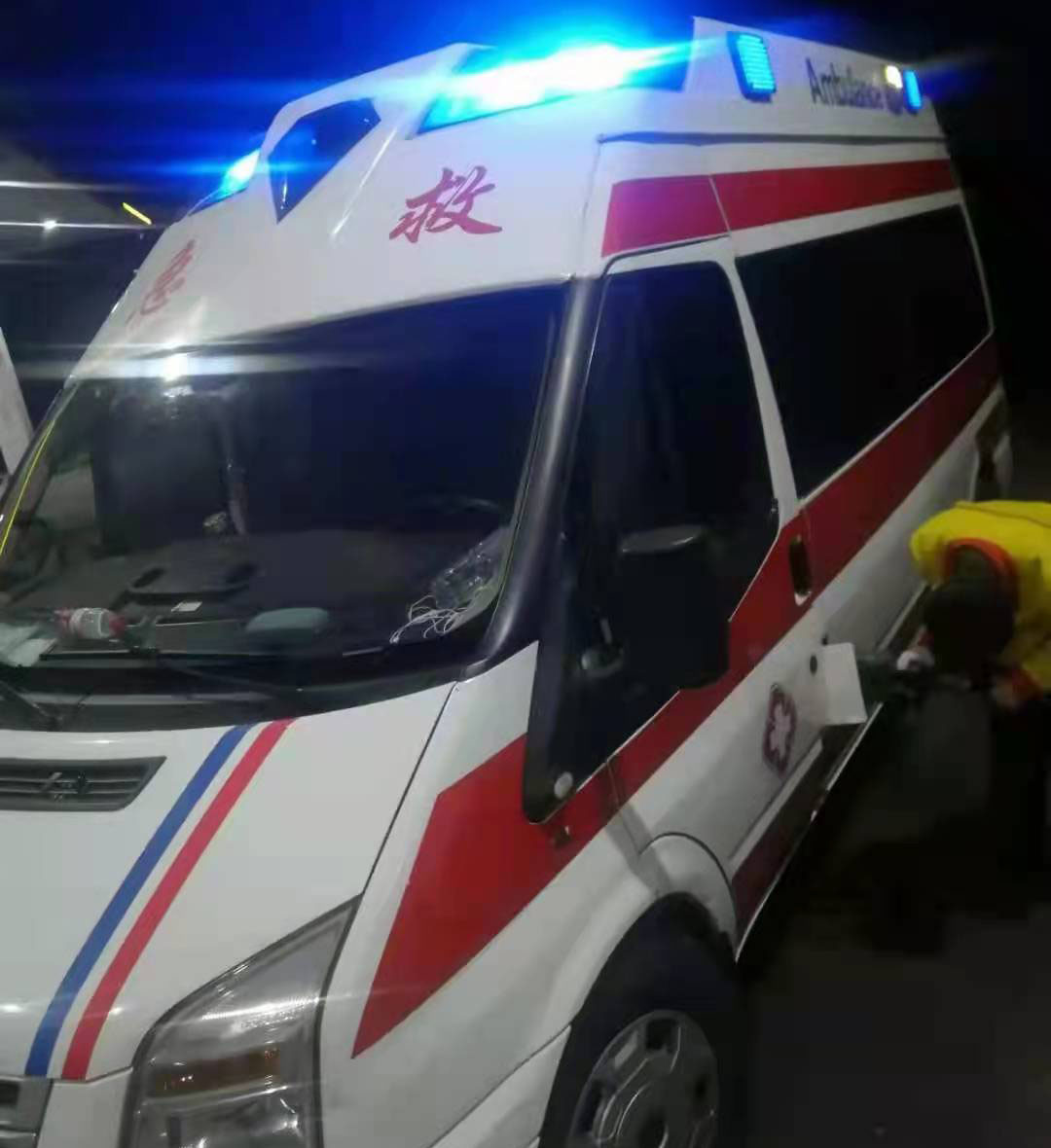 化州市专业救护车出租